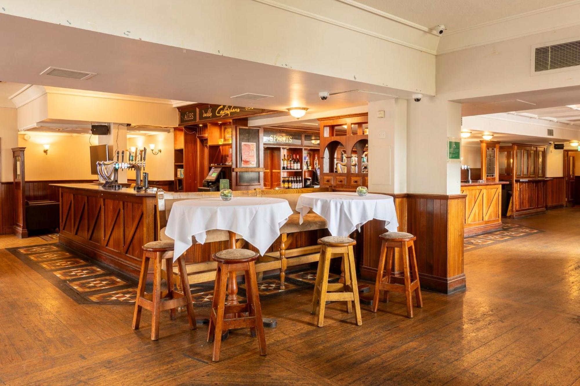 Holiday Inn Cardiff City By Ihg Ngoại thất bức ảnh
