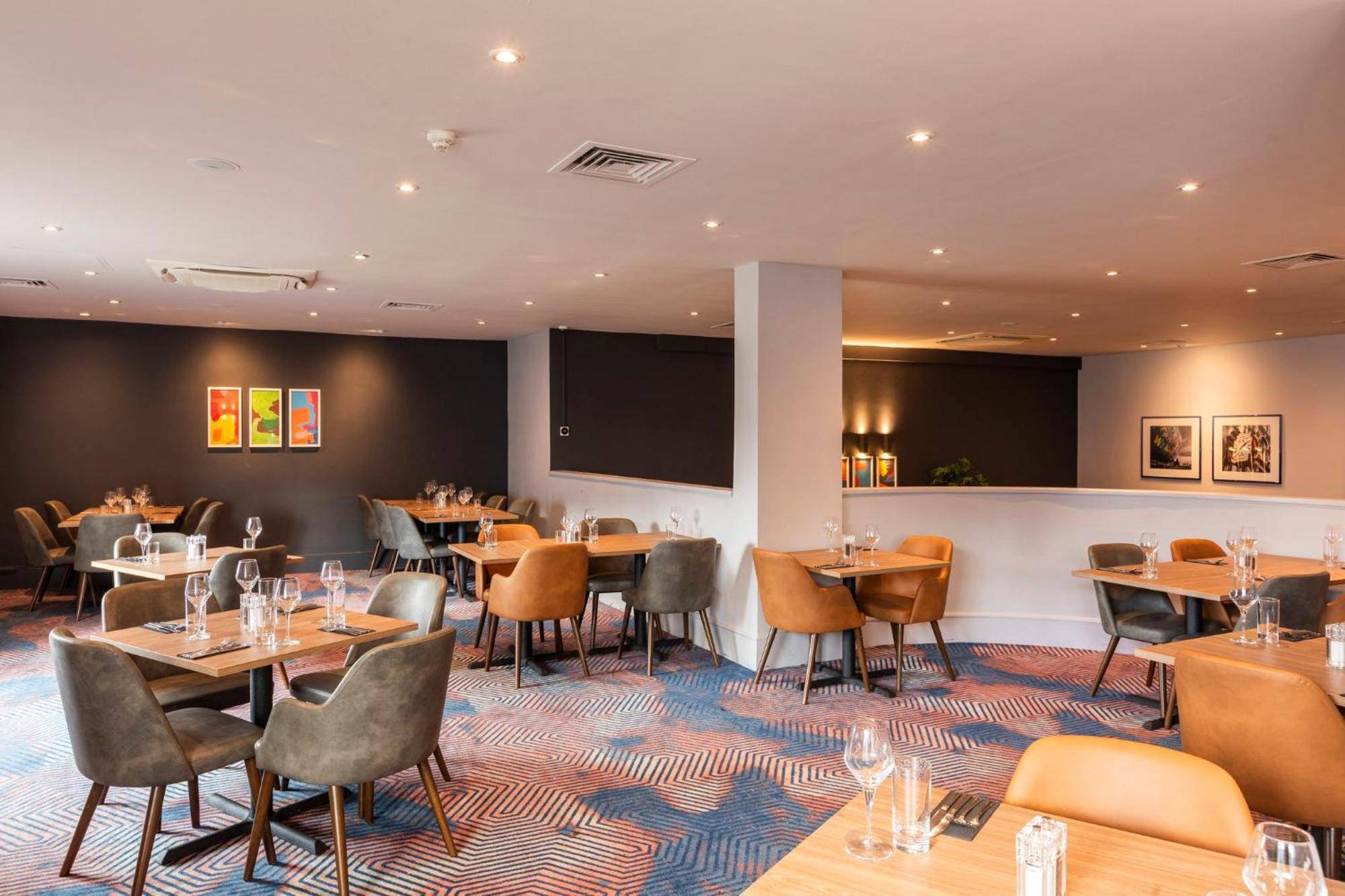 Holiday Inn Cardiff City By Ihg Ngoại thất bức ảnh