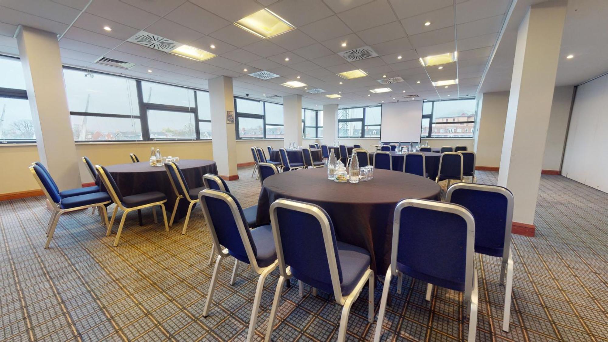 Holiday Inn Cardiff City By Ihg Ngoại thất bức ảnh