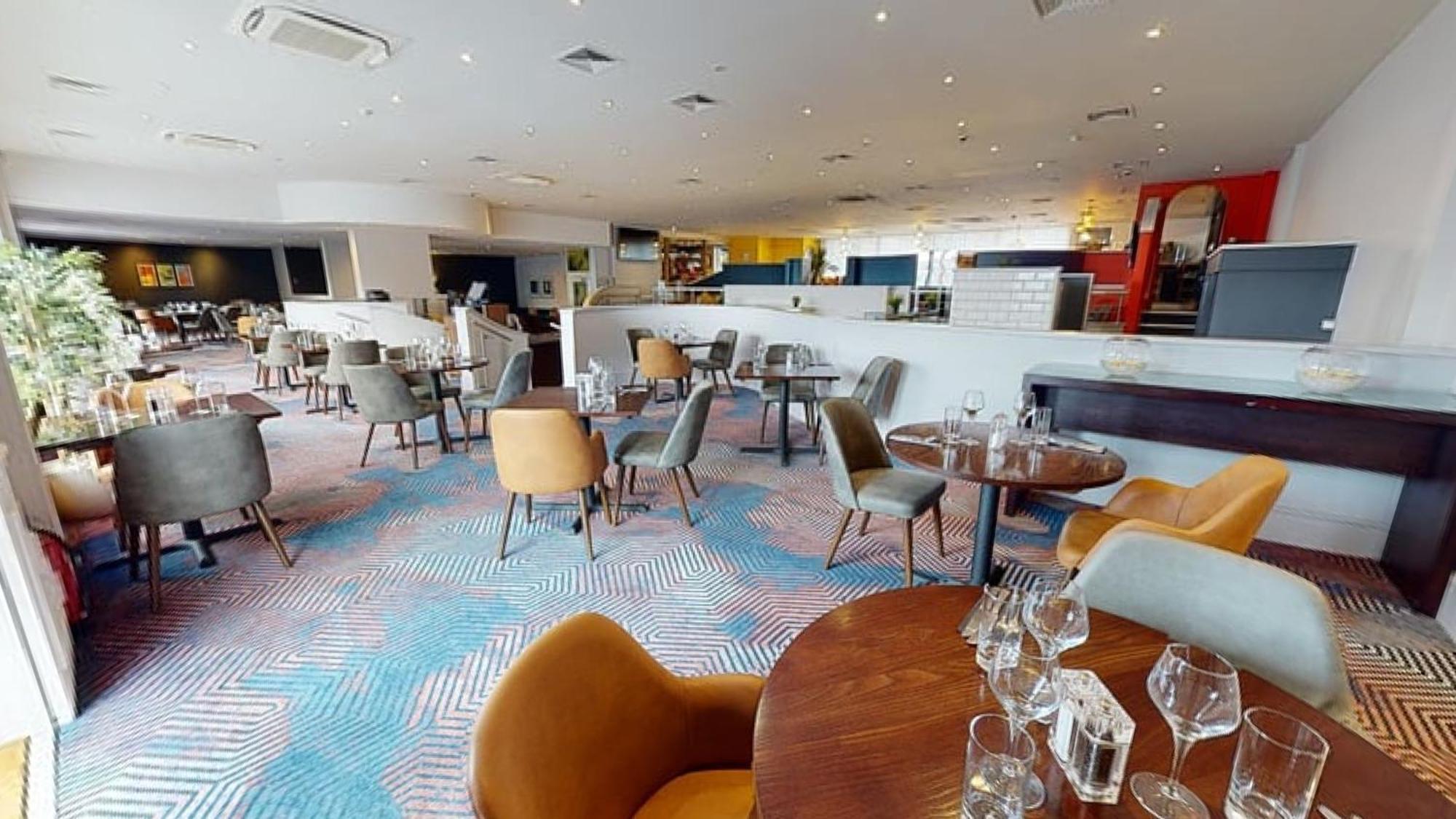 Holiday Inn Cardiff City By Ihg Ngoại thất bức ảnh