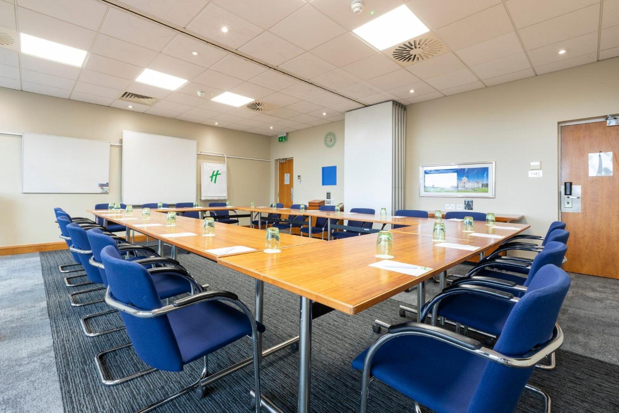 Holiday Inn Cardiff City By Ihg Ngoại thất bức ảnh
